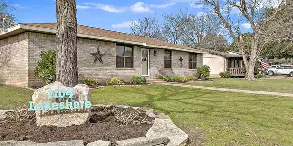 1104 Lakeshore Drive
