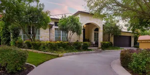 261 Meadowlakes Dr