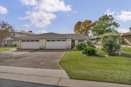 103 Oasis, Unit B