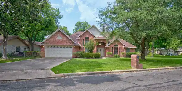 339 Colonial