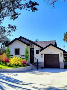 744 & 746 Magnolia Ln