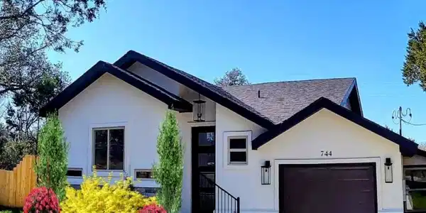 744 & 746 Magnolia Ln