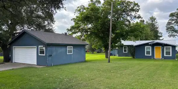 306 Beach Dr Drive