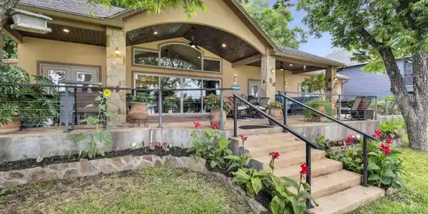 121 Riverbend Lane