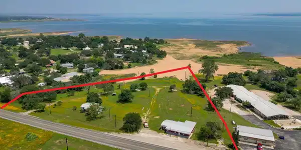 936 & 976 Ranch Road 261