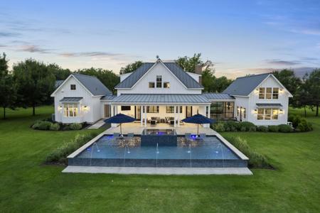 601 Legends Parkway