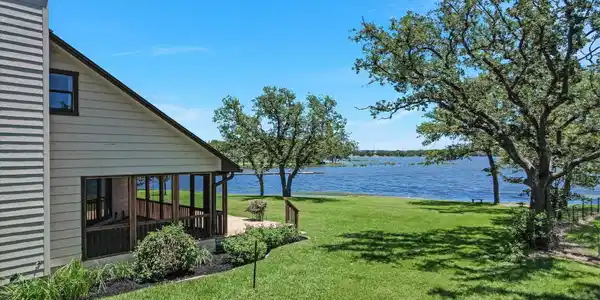 106 Agarita Drive