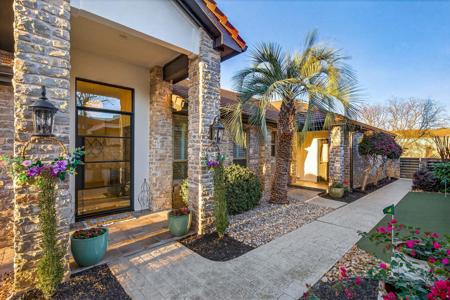 402 Horseshoe Bay North Blvd