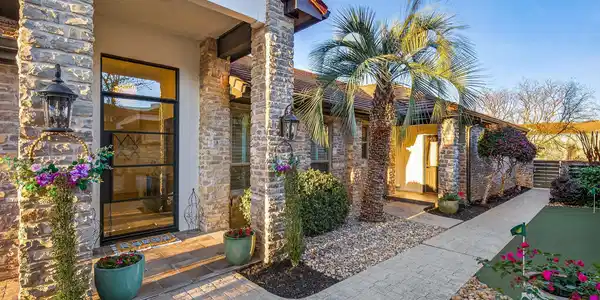 402 Horseshoe Bay North Blvd