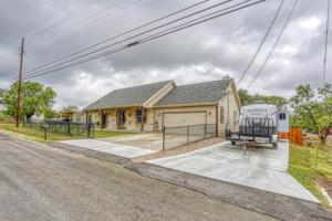 229 E Bluebriar