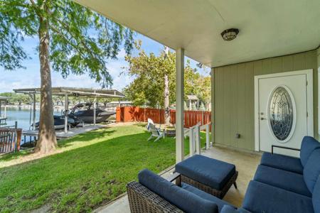 906 Crest Circle Dr Drive