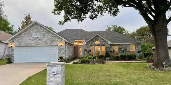124 Broadmoor