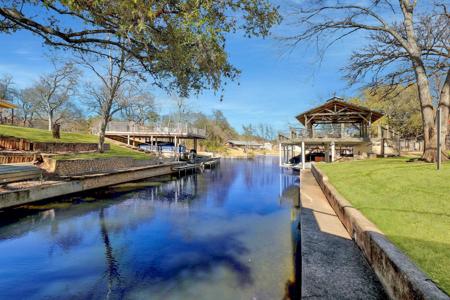 303 River Lake Dr
