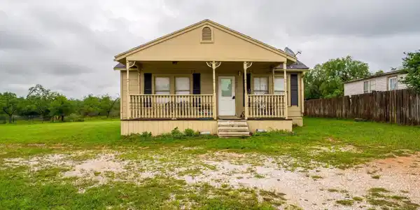 3851 Hermosa Dr