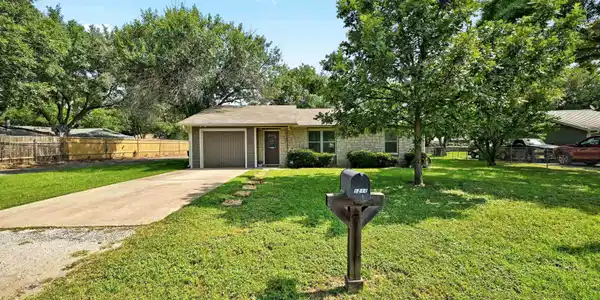 1211 Hackberry Drive
