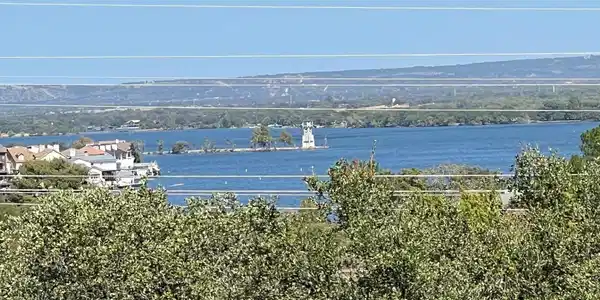 N6021 Twin Sails