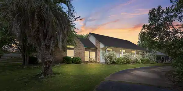 305 La Mesa