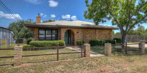 100 Cottonwood Drive