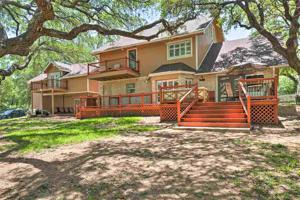 204 Mockingbird Lane