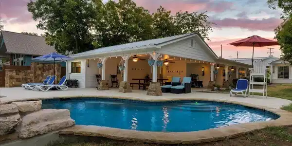 3803 Lakeview Drive