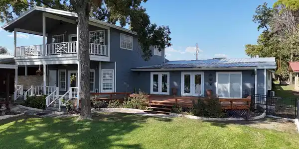 1912 Bluebonnet Lane