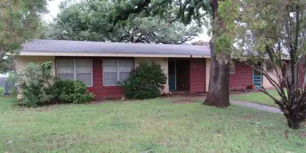 110 W Lakecrest Drive