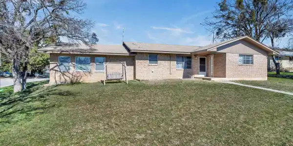 2503 Circle Dr