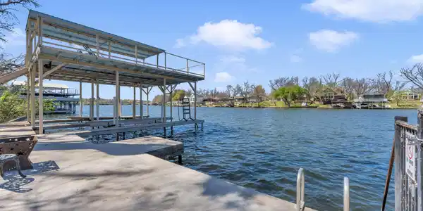 1108 S Lakeside Drive
