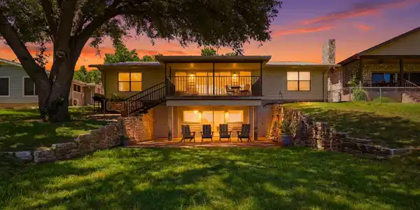 3000 River Oaks Drive