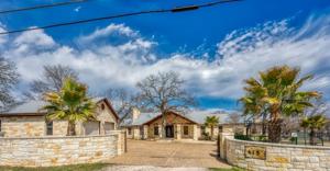 415 E Bluebriar Dr