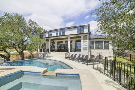 218 Sleepy Oaks Drive