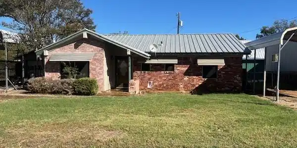 1018 LAKESHORE LOOP