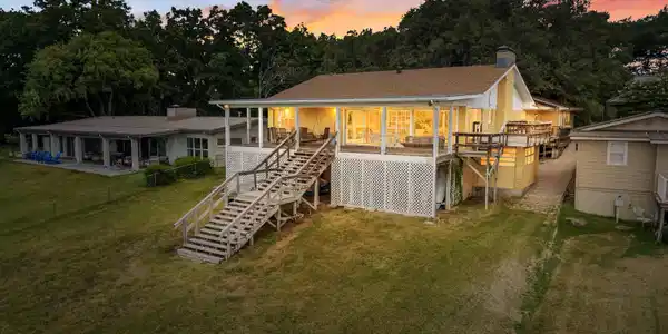 3616 River Oaks