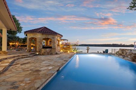 136 Hidden Oaks