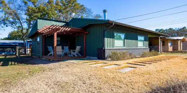 1110 Sunset Ln