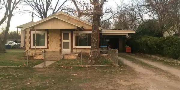 610 Lakeshore