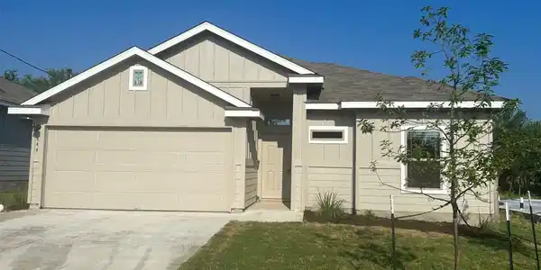 844 Driftwood Ln