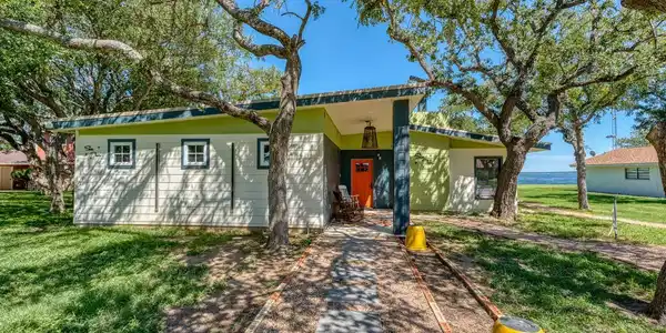 610 Cedar
