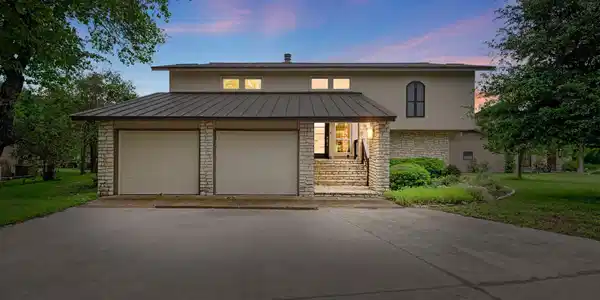 320 Lucy Ln