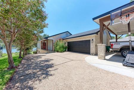 3902 River Oaks Drive