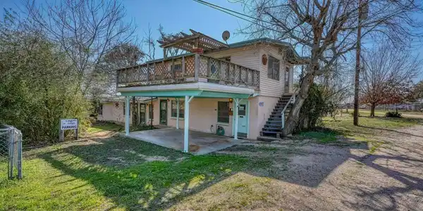 201 Lakewood Drive