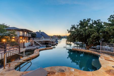 3000 Driftwood Ln