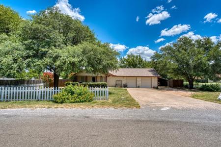 215 E Mountain View Dr.