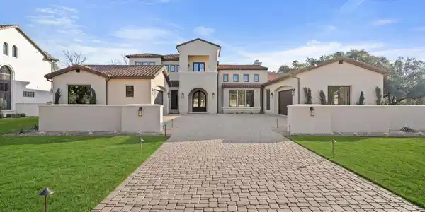 240 La Serena Loop