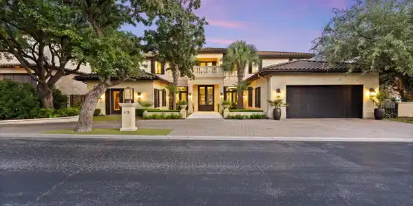 415 Lighthouse Drive