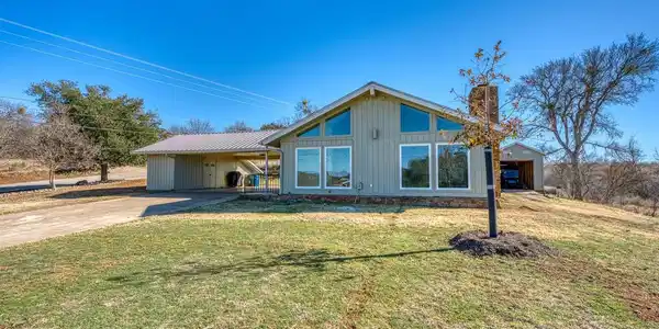 101 W Bluebonnet Road