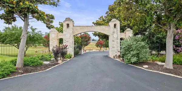 203 Senisa Dr.