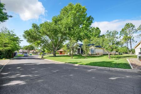 118 Broadmoor