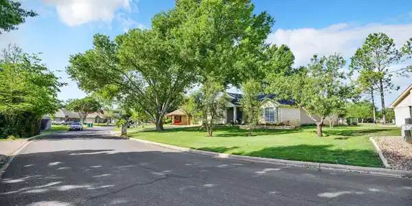 118 Broadmoor