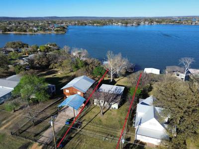 407 W Lakeshore Drive